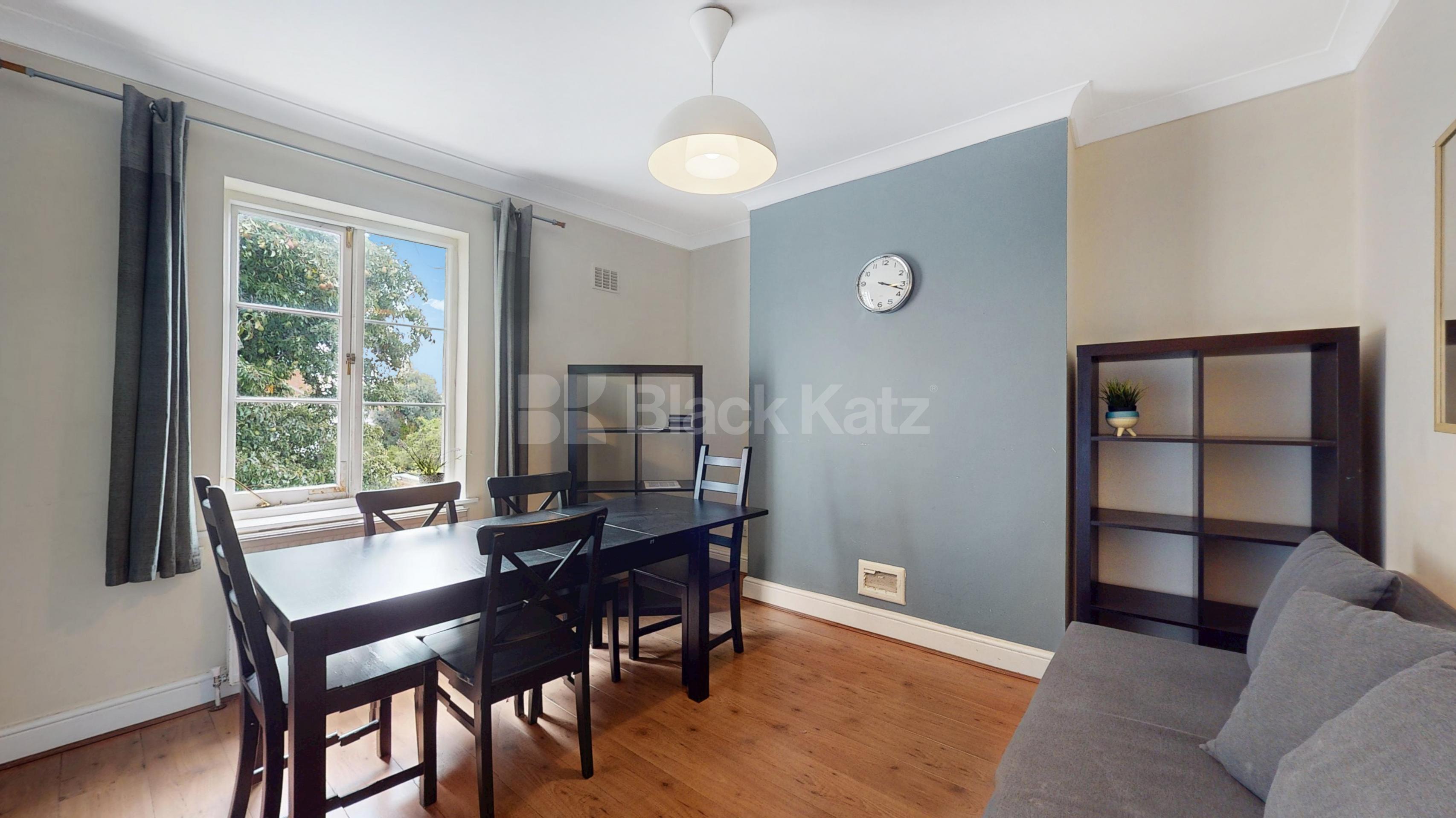 Stylish 3 Bedroom Flat on Quiet Residential Street Rochester Road, Camden NW1